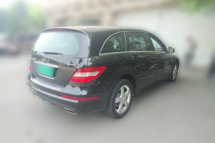 Used Mercedes-Benz R-Class 2015 R 320 4MATIC Luxury Model Rear Right 45 Deg