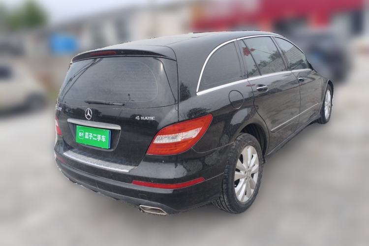 Used Mercedes-Benz R-Class 2015 R 400 4MATIC Luxury Model Rear Right 45 Deg