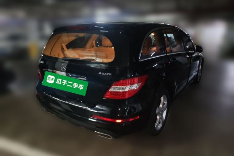 Used Mercedes-Benz R-Class 2015 R 320 4MATIC Luxury Model Rear Right 45 Deg