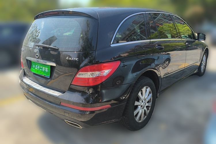 Used Mercedes-Benz R-Class 2015 R 320 4MATIC Luxury Model Rear Right 45 Deg
