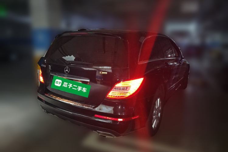 Used Mercedes-Benz R-Class 2015 R 320 4MATIC Luxury Model Rear Right 45 Deg