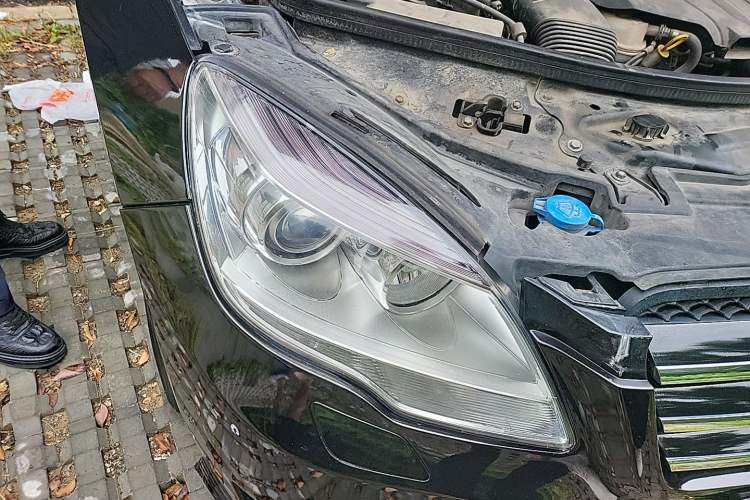 Used Mercedes-Benz R-Class 2015 R 400 4MATIC Business Model Right Front Headlight
