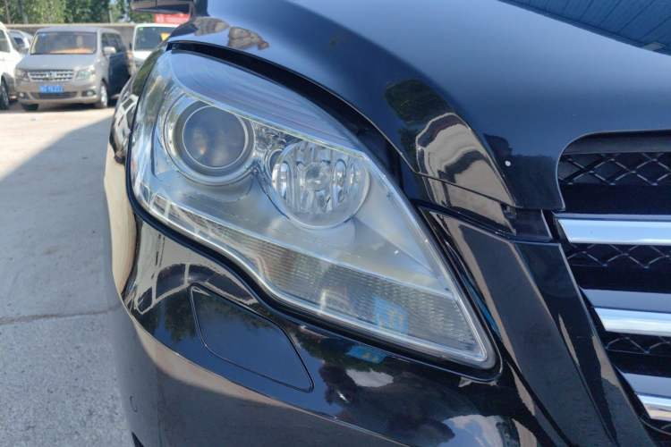 Used Mercedes-Benz R-Class 2015 R 400 4MATIC Luxury Model Right Front Headlight