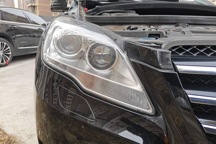 Used Mercedes-Benz R-Class 2015 R 400 4MATIC Luxury Model Right Front Headlight