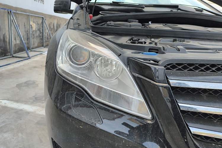 Used Mercedes-Benz R-Class 2015 R 320 4MATIC Luxury Model Right Front Headlight