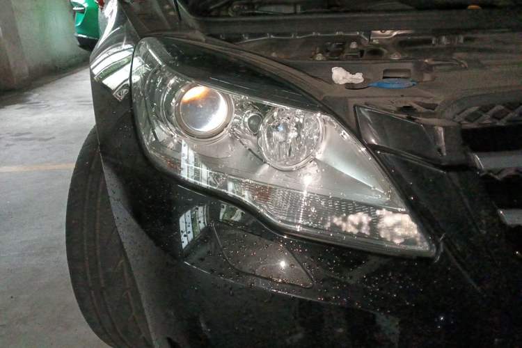 Used Mercedes-Benz R-Class 2015 R 320 4MATIC Luxury Model Right Front Headlight