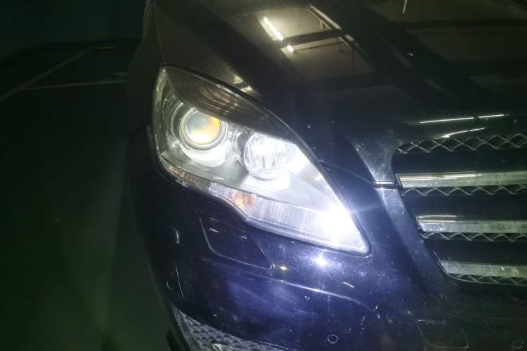 Used Mercedes-Benz R-Class 2015 R 400 4MATIC Business Model Right Front Headlight