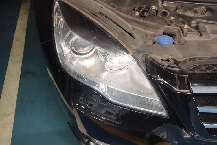 Used Mercedes-Benz R-Class 2015 R 400 4MATIC Business Model Right Front Headlight