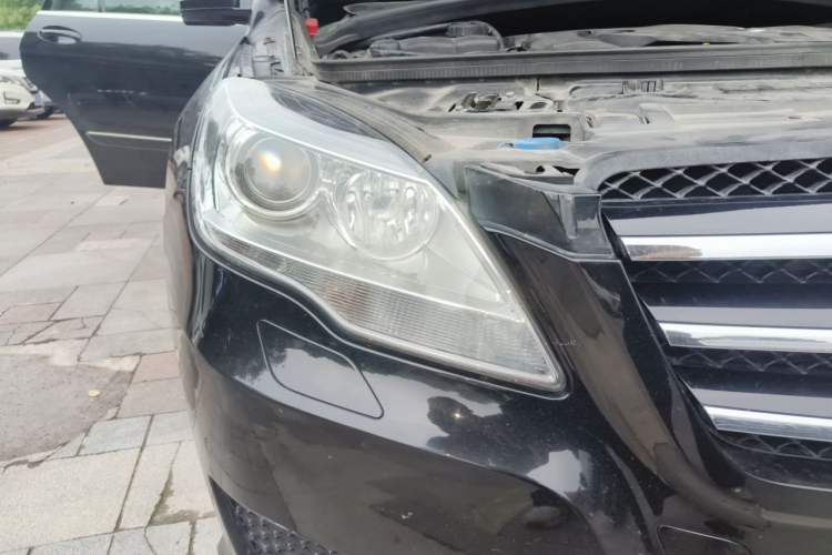 Used Mercedes-Benz R-Class 2015 R 320 4MATIC Luxury Model Right Front Headlight