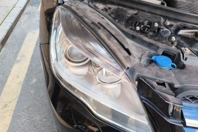 Used Mercedes-Benz R-Class 2015 R 320 4MATIC Luxury Model Right Front Headlight