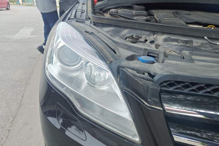 Used Mercedes-Benz R-Class 2015 R 320 4MATIC Luxury Model Right Front Headlight
