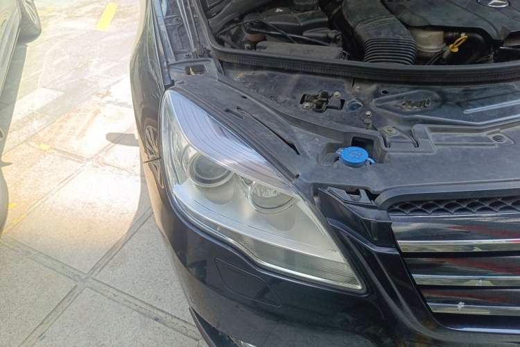 Used Mercedes-Benz R-Class 2015 R 400 4MATIC Business Model Right Front Headlight