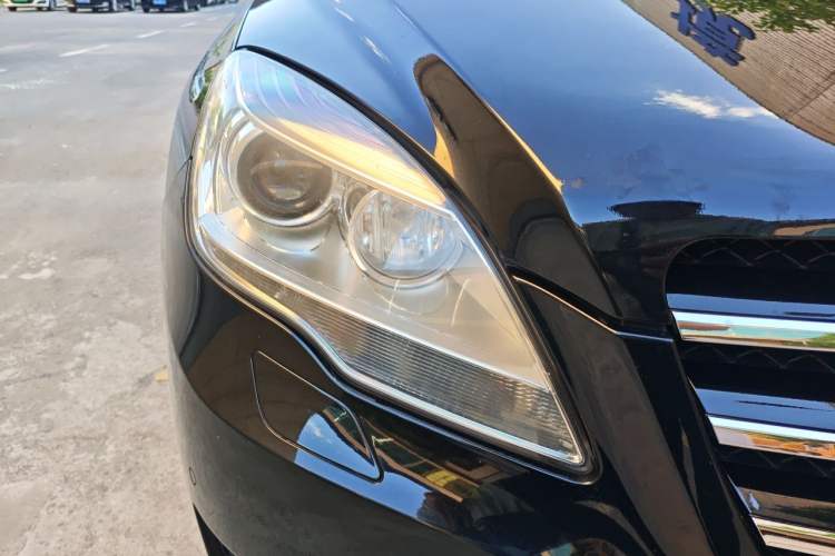 Used Mercedes-Benz R-Class 2015 R 400 4MATIC Luxury Model Right Front Headlight