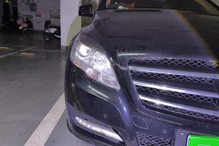 Used Mercedes-Benz R-Class 2015 R 320 4MATIC Luxury Model Right Front Headlight