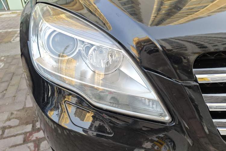 Used Mercedes-Benz R-Class 2015 R 320 4MATIC Luxury Model Right Front Headlight