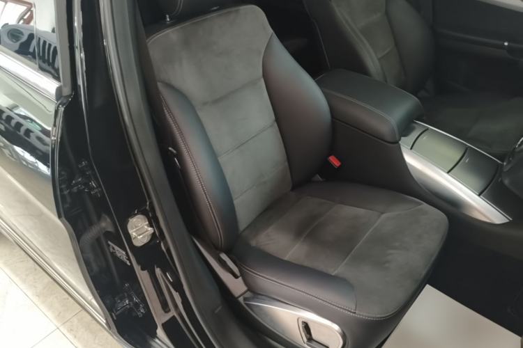 Used Mercedes-Benz R-Class 2015 R 320 4MATIC Luxury Model Right Front Seat