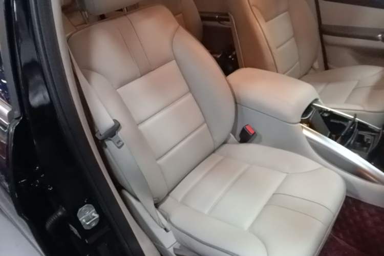 Used Mercedes-Benz R-Class 2015 R 400 4MATIC Business Model Right Front Seat