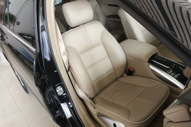 Used Mercedes-Benz R-Class 2015 R 320 4MATIC Luxury Model Right Front Seat