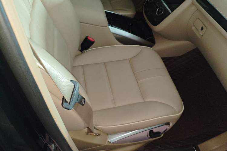 Used Mercedes-Benz R-Class 2015 R 320 4MATIC Luxury Model Right Front Seat
