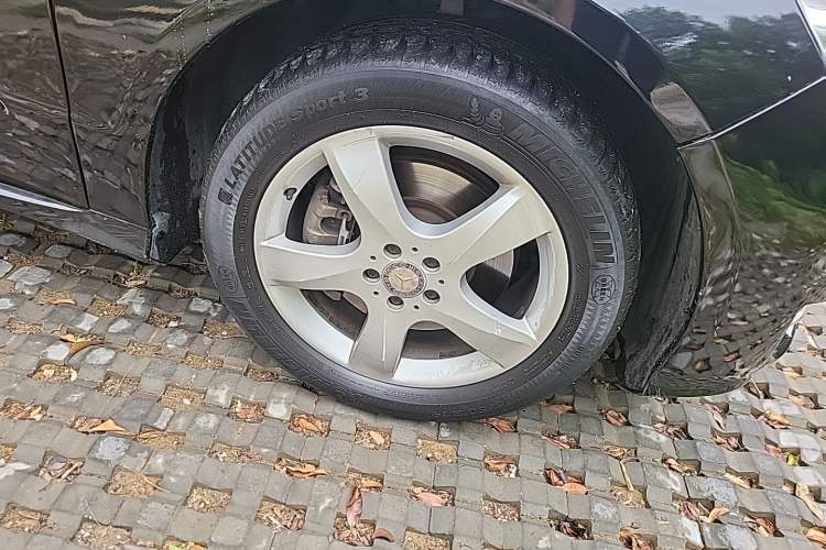 Used Mercedes-Benz R-Class 2015 R 400 4MATIC Business Model Right Front Wheel Hub