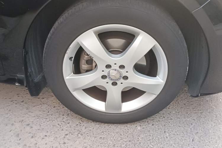 Used Mercedes-Benz R-Class 2015 R 320 4MATIC Luxury Model Right Front Wheel Hub