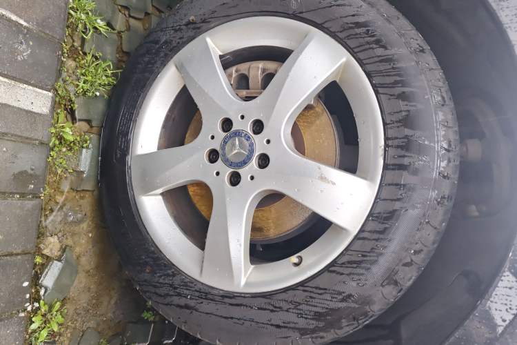 Used Mercedes-Benz R-Class 2015 R 400 4MATIC Business Model Right Front Wheel Hub