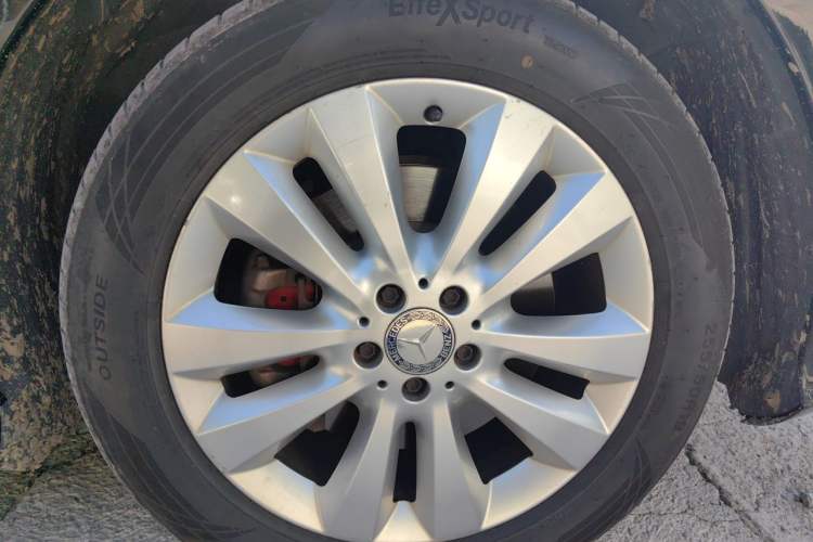 Used Mercedes-Benz R-Class 2015 R 400 4MATIC Luxury Model Right Front Wheel Hub