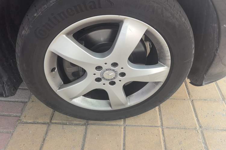 Used Mercedes-Benz R-Class 2015 R 400 4MATIC Business Model Right Front Wheel Hub