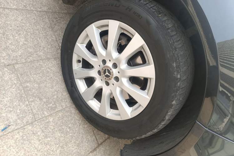 Used Mercedes-Benz R-Class 2015 R 320 4MATIC Luxury Model Right Front Wheel Hub
