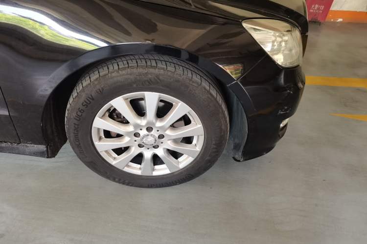 Used Mercedes-Benz R-Class 2015 R 320 4MATIC Luxury Model Right Front Wheel Hub