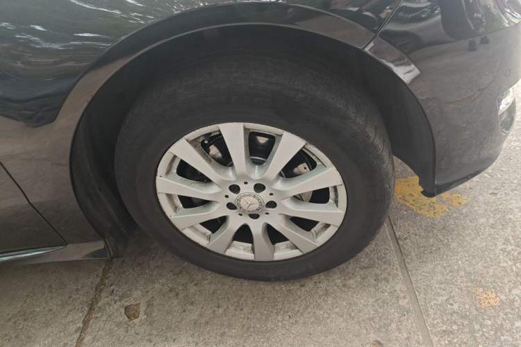 Used Mercedes-Benz R-Class 2015 R 320 4MATIC Luxury Model Right Front Wheel Hub