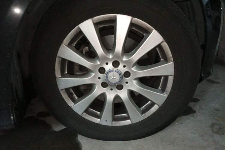 Used Mercedes-Benz R-Class 2015 R 320 4MATIC Luxury Model Right Front Wheel Hub