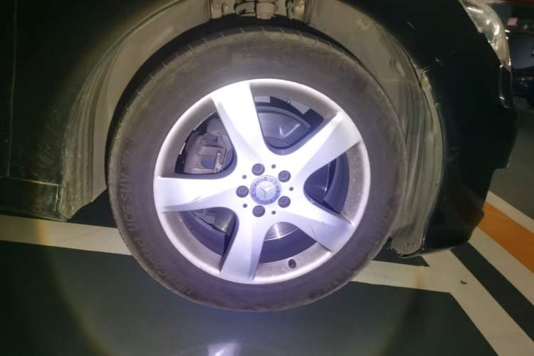 Used Mercedes-Benz R-Class 2015 R 400 4MATIC Business Model Right Front Wheel Hub