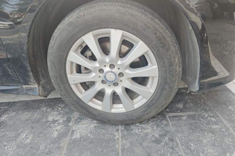 Used Mercedes-Benz R-Class 2015 R 320 4MATIC Luxury Model Right Front Wheel Hub