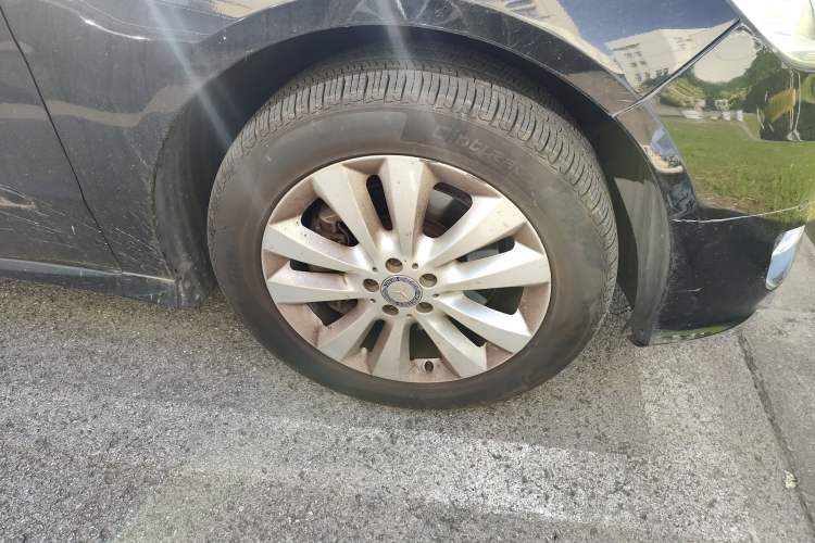 Used Mercedes-Benz R-Class 2015 R 400 4MATIC Luxury Model Right Front Wheel Hub