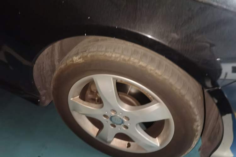 Used Mercedes-Benz R-Class 2015 R 400 4MATIC Business Model Right Front Wheel Hub