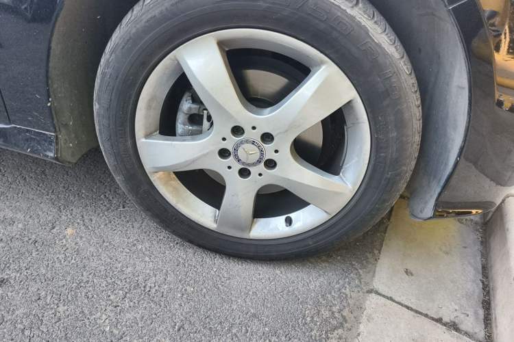 Used Mercedes-Benz R-Class 2015 R 320 4MATIC Luxury Model Right Front Wheel Hub