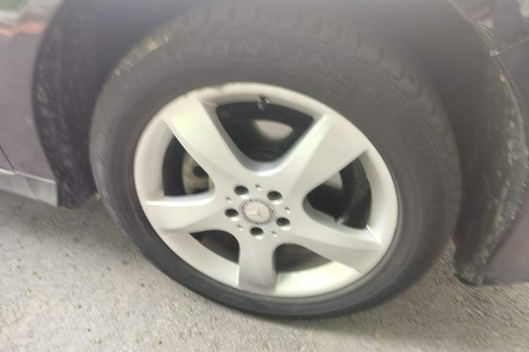 Used Mercedes-Benz R-Class 2015 R 320 4MATIC Luxury Model Right Front Wheel Hub