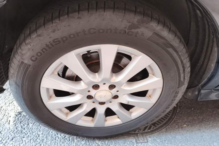 Used Mercedes-Benz R-Class 2015 R 320 4MATIC Luxury Model Right Front Wheel Hub