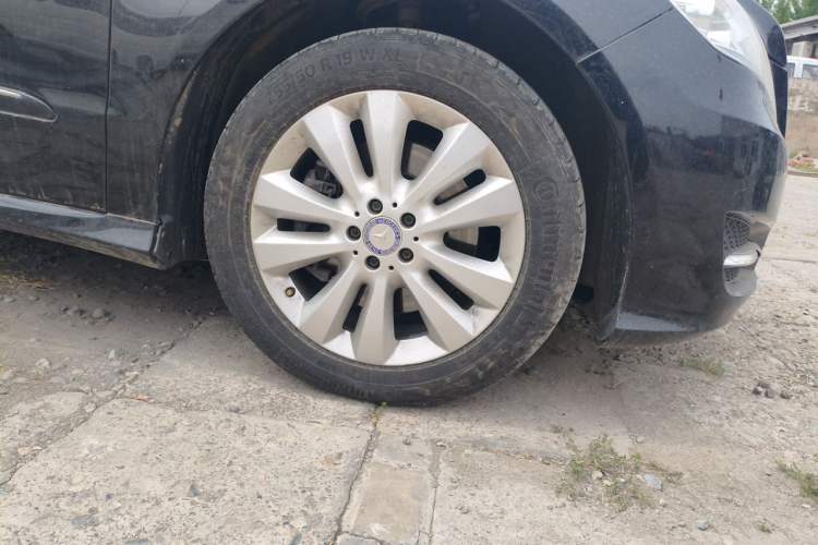 Used Mercedes-Benz R-Class 2015 R 400 4MATIC Luxury Model Right Front Wheel Hub
