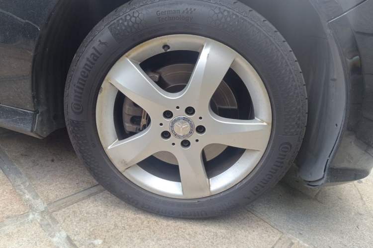 Used Mercedes-Benz R-Class 2015 R 400 4MATIC Business Model Right Front Wheel Hub