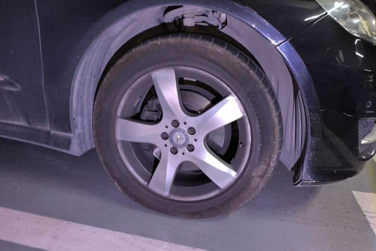 Used Mercedes-Benz R-Class 2015 R 320 4MATIC Luxury Model Right Front Wheel Hub