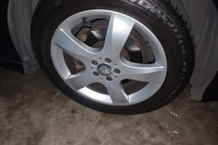 Used Mercedes-Benz R-Class 2015 R 320 4MATIC Luxury Model Right Front Wheel Hub