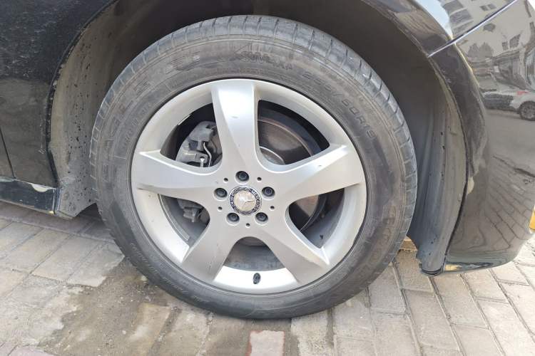Used Mercedes-Benz R-Class 2015 R 320 4MATIC Luxury Model Right Front Wheel Hub
