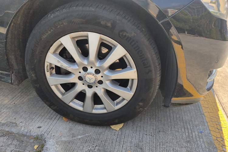 Used Mercedes-Benz R-Class 2015 R 320 4MATIC Luxury Model Right Front Wheel Hub