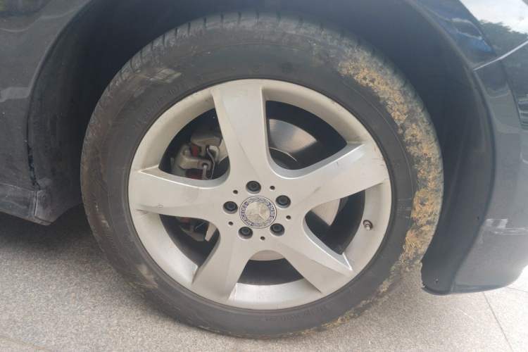 Used Mercedes-Benz R-Class 2015 R 400 4MATIC Business Model Right Front Wheel Hub