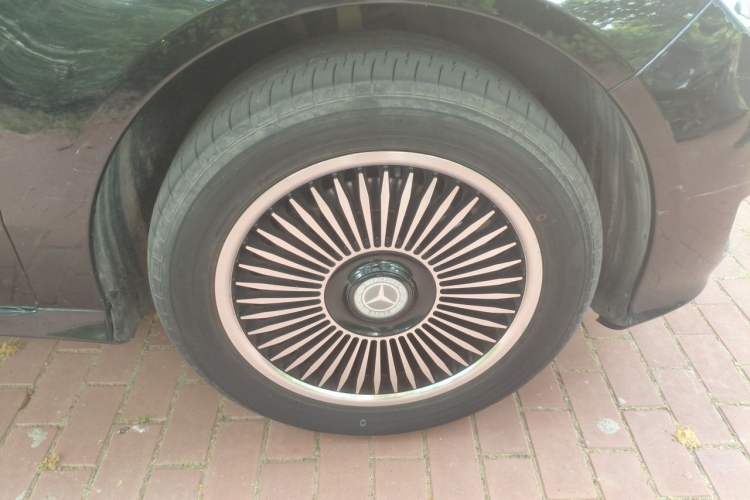 Used Mercedes-Benz R-Class 2015 R 320 4MATIC Luxury Model Right Front Wheel Hub