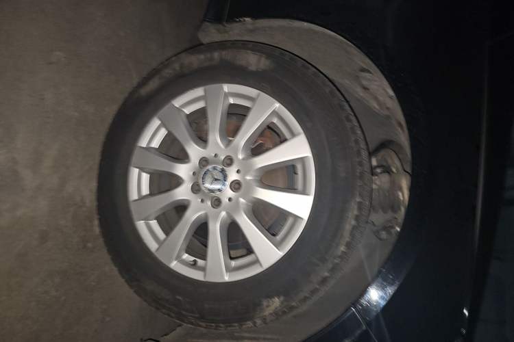 Used Mercedes-Benz R-Class 2015 R 320 4MATIC Luxury Model Right Front Wheel Hub