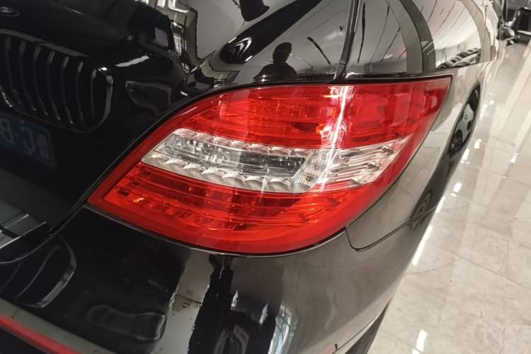 Used Mercedes-Benz R-Class 2015 R 320 4MATIC Luxury Model Right Rear Taillight