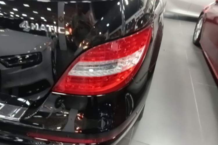 Used Mercedes-Benz R-Class 2015 R 400 4MATIC Business Model Right Rear Taillight